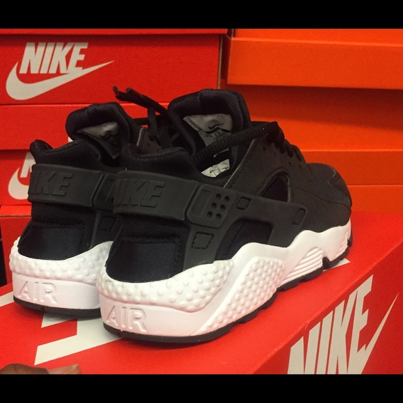 Women’s Nike Hurraches - Picture 2 of 2